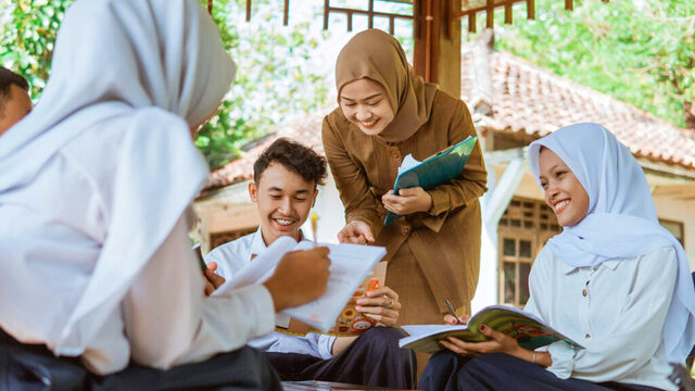 Membangun Kedekatan Guru Murid