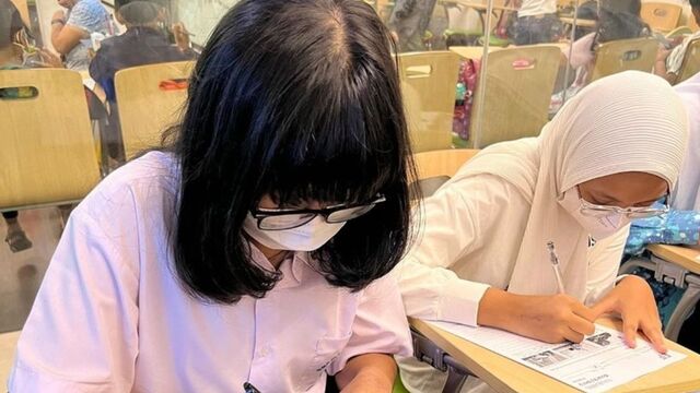 di sekolah memiliki berbagai kekuatan sekaligus tantangan. Kurikulum yang terstruktur, dukungan teknologi,